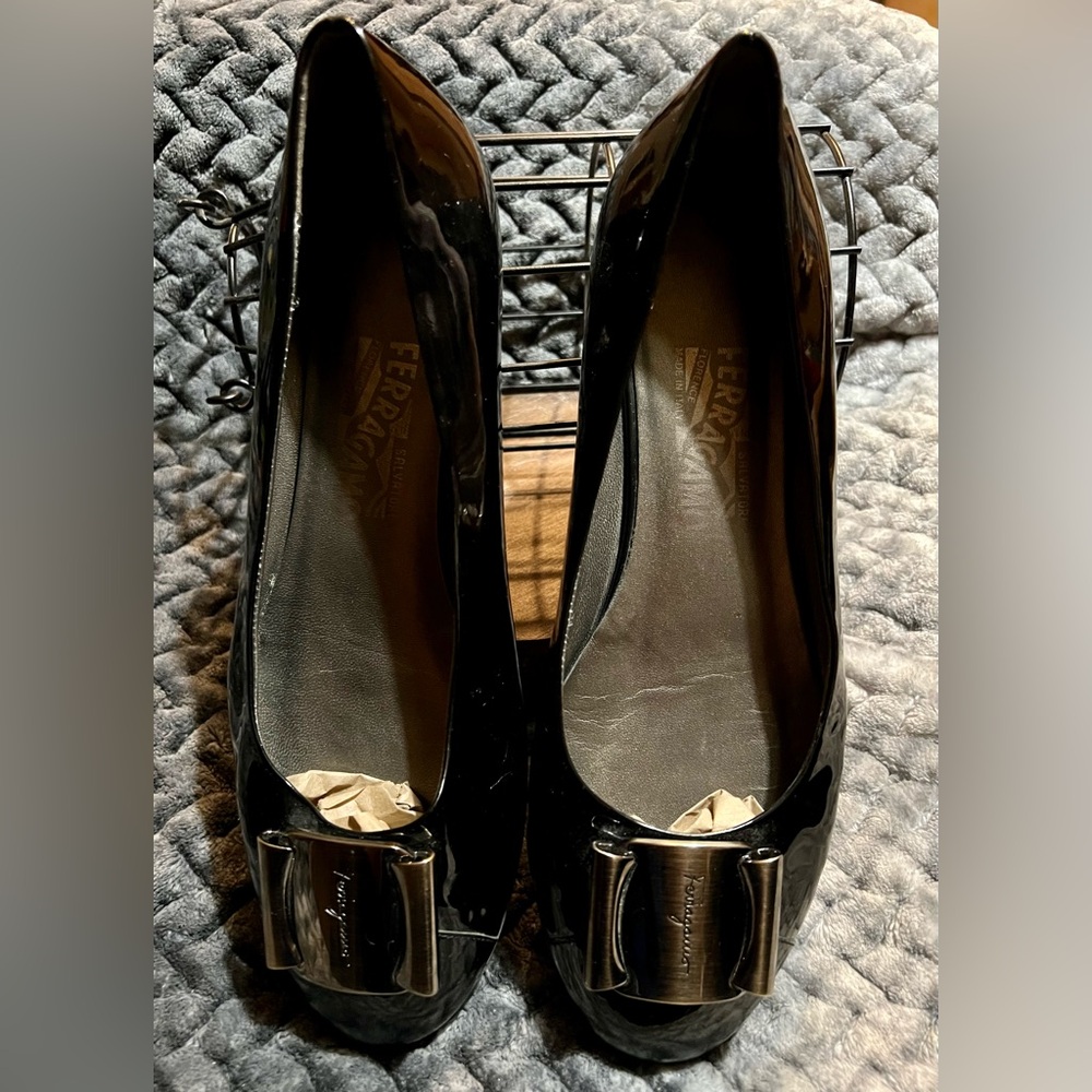 Salvatore Ferragamo Black Patent Leather Flats size 8.5 B. - Picture 4 of 10